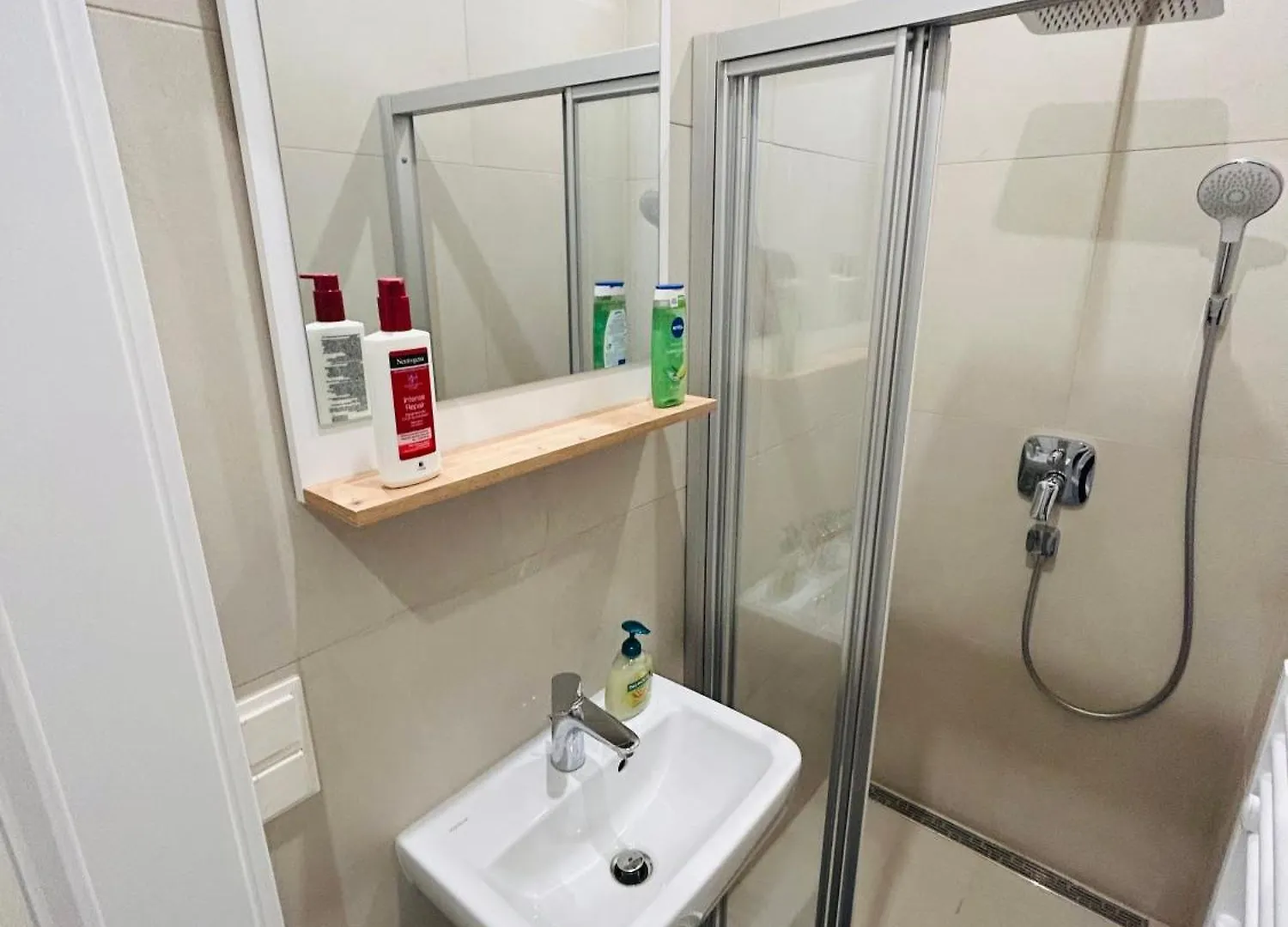 Long Stays - Central - Free Parking Vienna Apartment